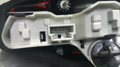 PILOTO TRASERO IZQUIERDO INTERIOR Volkswagen GOLF VII (5G1/BE1) 