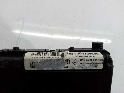  CAJA RELES / FUSIBLES Renault MEGANE II BERLINA 5P 