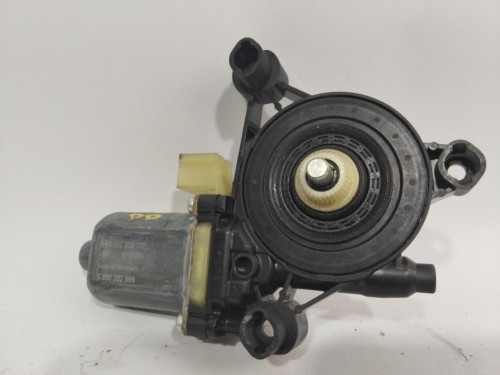 MOTOR ELEVALUNAS DELANTERO DERECHO 