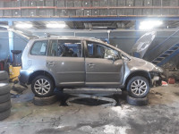 VOLKSWAGEN TOURAN (1T2)