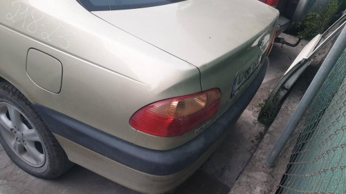  TOYOTA AVENSIS BERLINA (T22) 