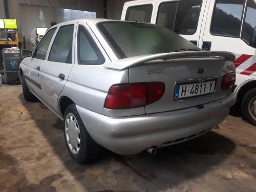 FORD ESCORT BERL./TURNIER — vehículo donante para recambios 