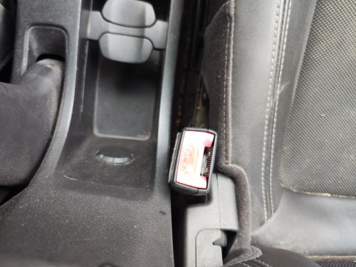 ENGANCHE CINTURON DELANTERO DERECHO Chevrolet CRUZE 
