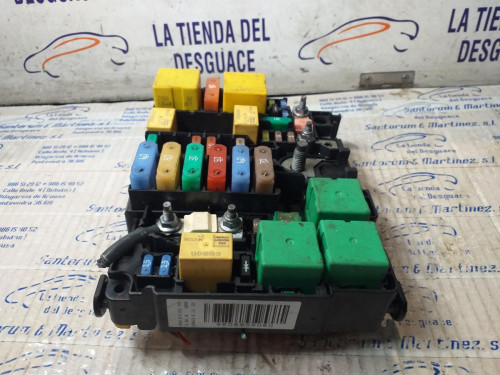  CAJA RELES / FUSIBLES 