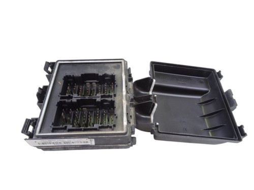 CAJA RELES / FUSIBLES de segunda mano