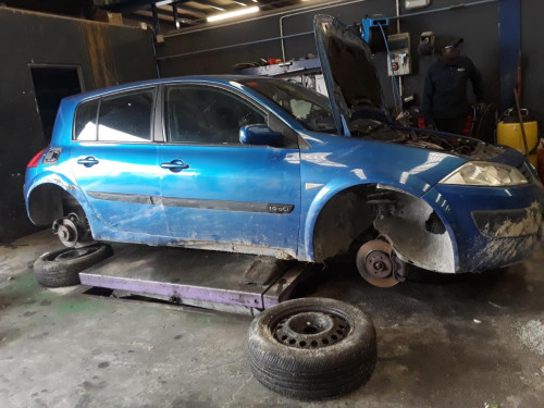 RENAULT MEGANE II BERLINA 5P — vehículo donante para recambios 