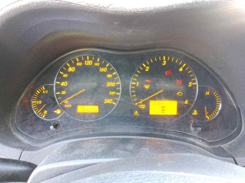 CUADRO INSTRUMENTOS TOYOTA AVENSIS BERLINA (T25) 