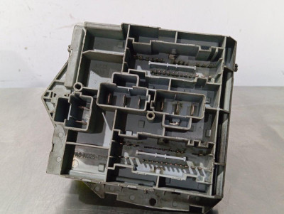 CAJA RELES / FUSIBLES