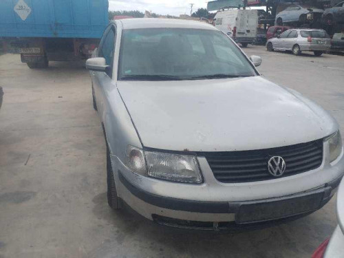  VOLKSWAGEN PASSAT BERLINA (3B2) 