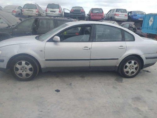  VOLKSWAGEN PASSAT BERLINA (3B2) 
