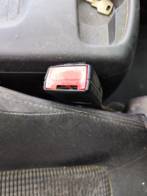 PRETENSOR AIRBAG DERECHO