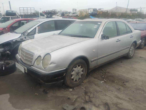  MERCEDES-BENZ CLASE E (BM 210) BERLINA 