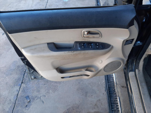 KIA CARENS (UN) — автомобиль-донор на запчасти 