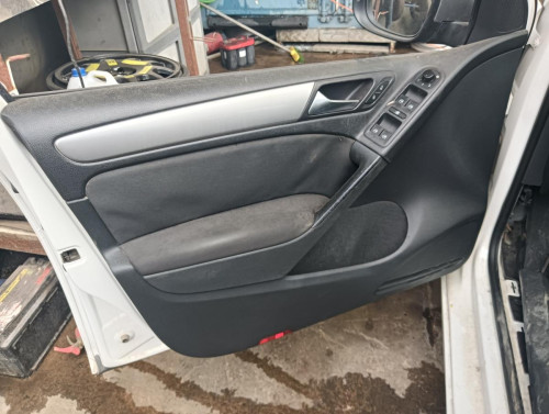 VOLKSWAGEN GOLF VI (5K1)(10.2008) — автомобиль-донор на запчасти 