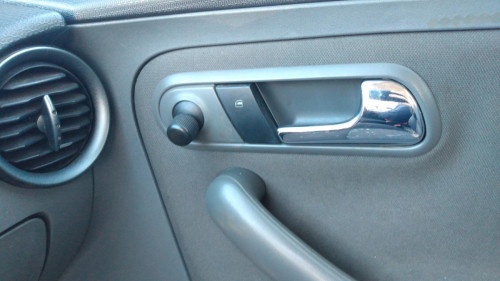 SEAT IBIZA (6L1) — vehículo donante para recambios 