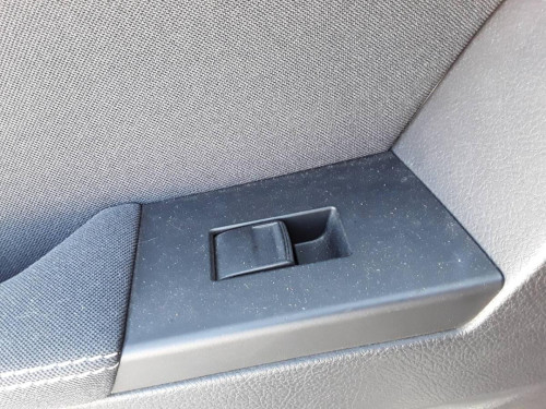 MANDO ELEVALUNAS TRASERO IZQUIERDO Toyota AURIS (E18) 