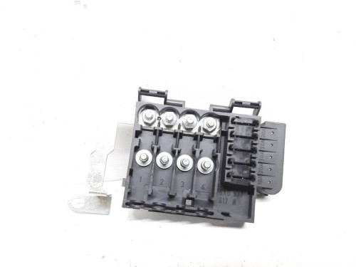 CAJA RELES / FUSIBLES Volkswagen POLO III BERLINA (6N2) 