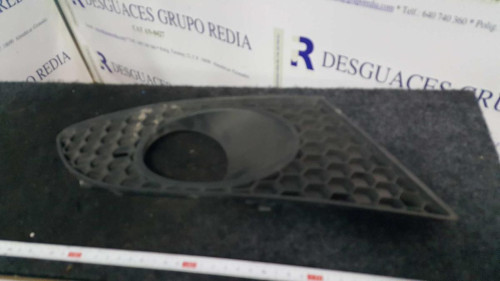  REJILLA PARAGOLPES DERECHA 