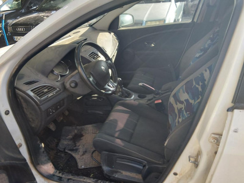 RENAULT MEGANE III BERLINA 5P — vehículo donante para recambios 