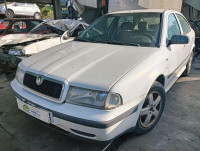 SKODA OCTAVIA BERLINA (1U2)