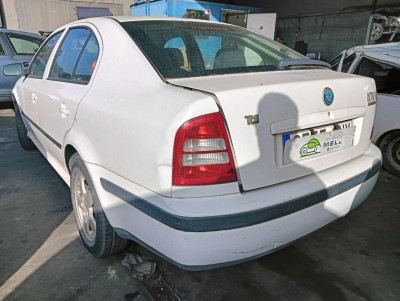 SKODA OCTAVIA BERLINA (1U2)