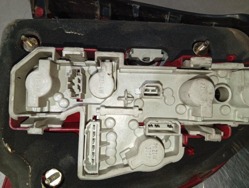 PILOTO TRASERO IZQUIERDO VOLKSWAGEN PASSAT BERLINA (3B3) 