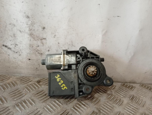 MOTOR ELEVALUNAS TRASERO DERECHO 