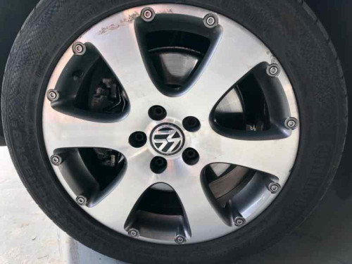 VOLKSWAGEN TOURAN (1T2) used