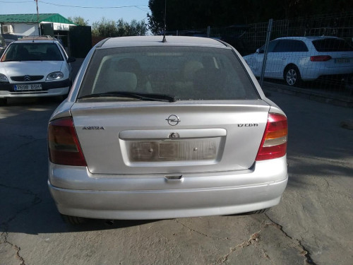 OPEL ASTRA G BERLINA — vehículo donante para recambios 
