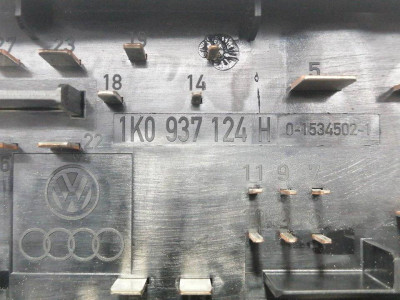 CAJA RELES / FUSIBLES, VOLKSWAGEN, GOLF V (1K1)(10.2003)