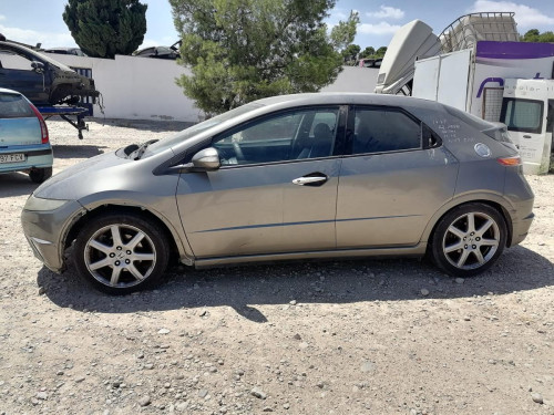 HONDA CIVIC SEDÁN (FD) — vehículo donante para recambios 