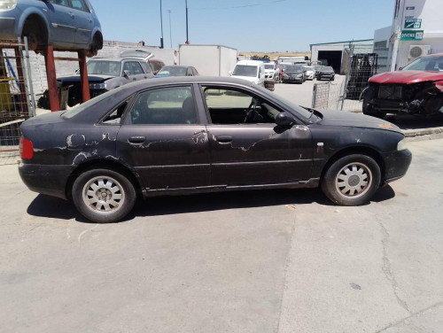  AUDI A4 BERLINA (8E) 
