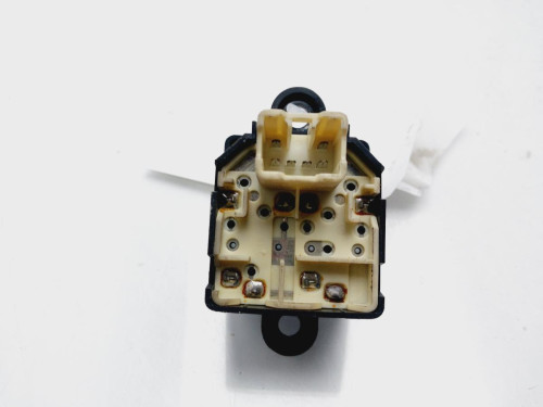MANDO ELEVALUNAS DELANTERO IZQUIERDO Hyundai ATOS PRIME (MX) 