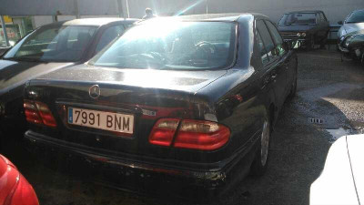 MERCEDES-BENZ CLASE E (BM 210) BERLINA