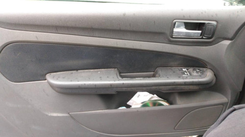  FORD FOCUS BERLINA (CAP) 