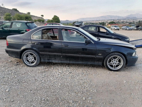 BMW SERIE 5 BERLINA (E39) — автомобиль-донор на запчасти 