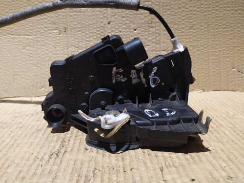  CERRADURA PUERTA DELANTERA DERECHA 