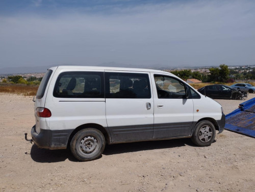 HYUNDAI H-1 () — vehículo donante para recambios 