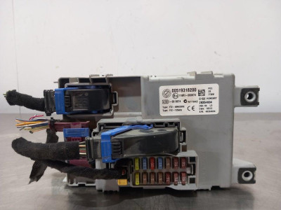 CAJA RELES / FUSIBLES