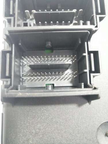  CAJA RELES / FUSIBLES OPEL CORSA D 