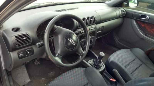 AUDI A3 (8L) — vehículo donante para recambios 