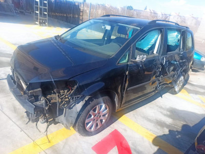 VOLKSWAGEN TOURAN (1T3)
