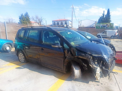 VOLKSWAGEN TOURAN (1T3)