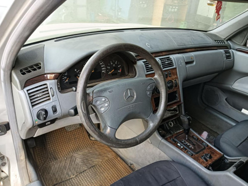 MERCEDES-BENZ CLASE E (BM 210) BERLINA — vehículo donante para recambios 