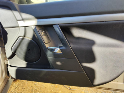 GUARNECIDO PUERTA DELANTERA DERECHA