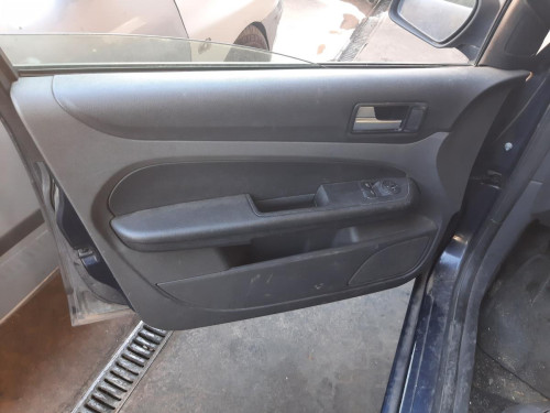  FORD FOCUS BERLINA (CAP) 