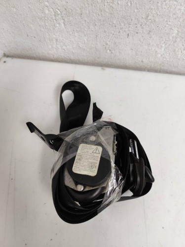  CINTURON SEGURIDAD DELANTERO DERECHO 