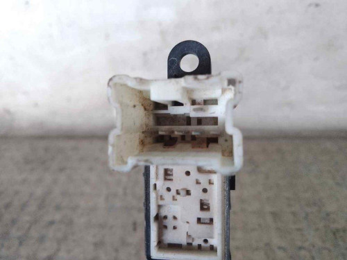MANDO ELEVALUNAS DELANTERO DERECHO NISSAN MICRA (K12E) 