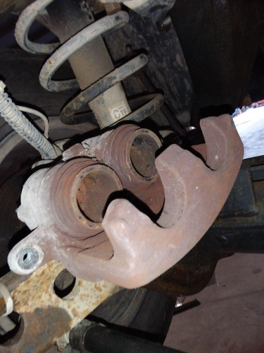 PINZA DE FRENO DELANTERA IZQUIERDA Land Rover DISCOVERY (LT) 