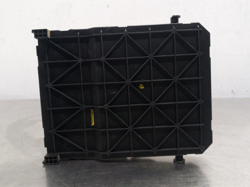  CAJA RELES / FUSIBLES 